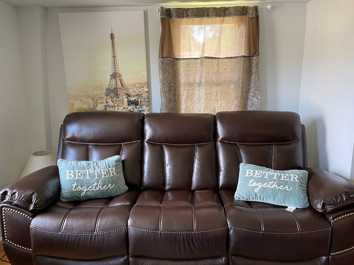 Beautiful & Cozy 2 BR/ 2Beds/ Netflix/Alexa/Roku. - Image 2