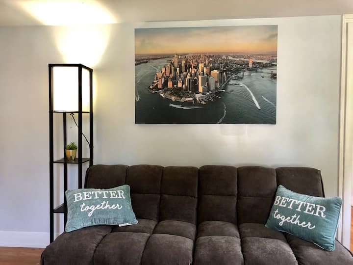 Beautiful & Cozy 2 BR/ 2Beds/ Netflix/Alexa/Roku. - Image 5
