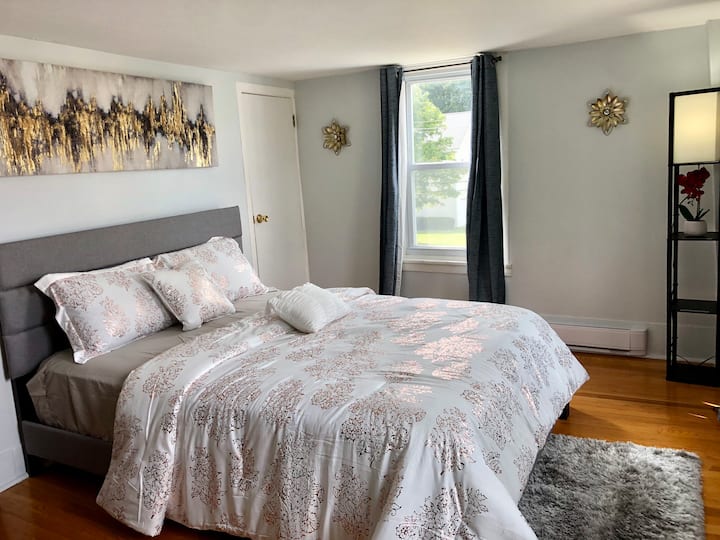 Beautiful & Cozy 2 BR/ 2Beds/ Netflix/Alexa/Roku.