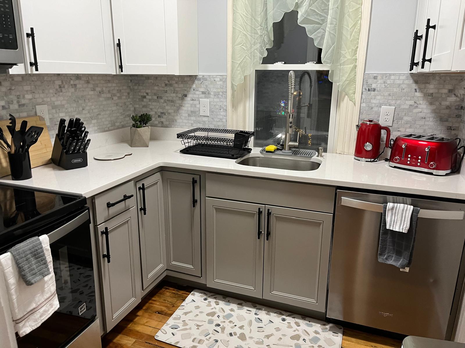Elegant West Side 3BR unit w/ King Suite - Image 9