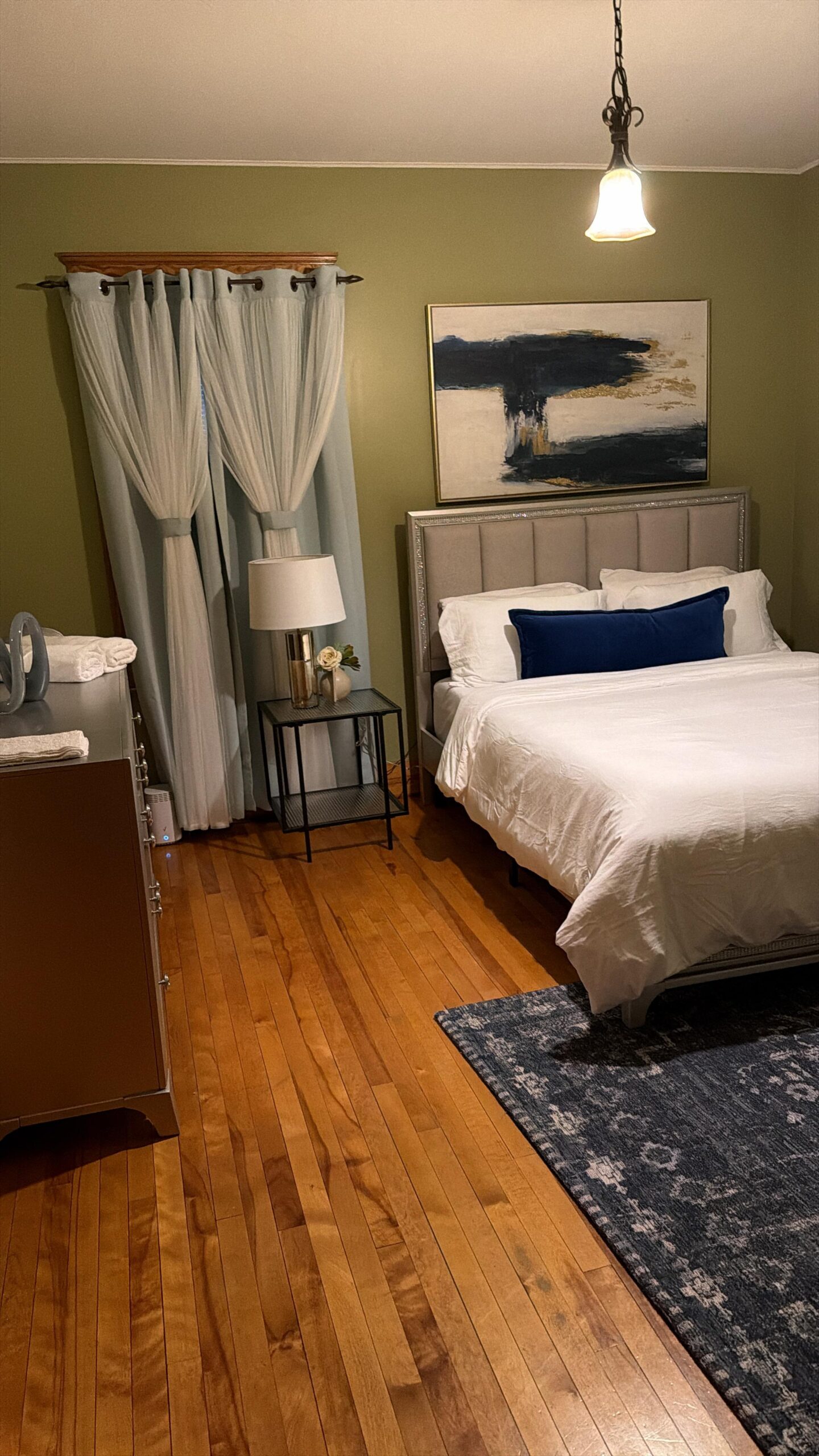 Elegant West Side 3BR unit w/ King Suite - Image 15