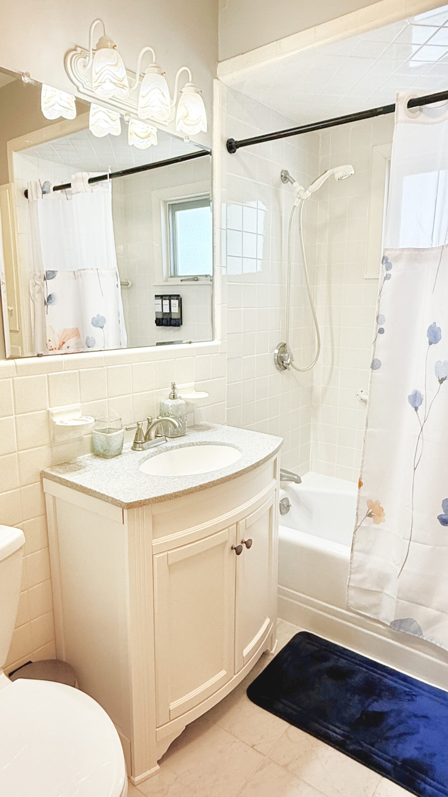Elegant West Side 3BR unit w/ King Suite - Image 6