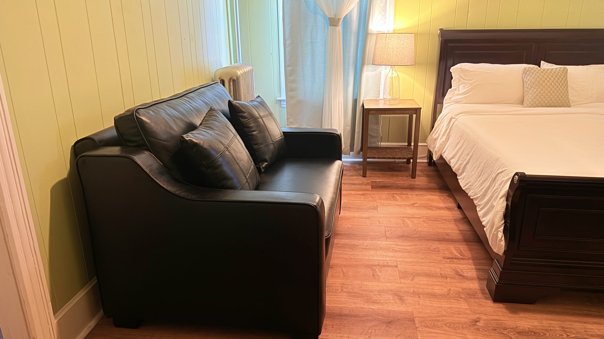 Elegant West Side 3BR unit w/ King Suite - Image 5