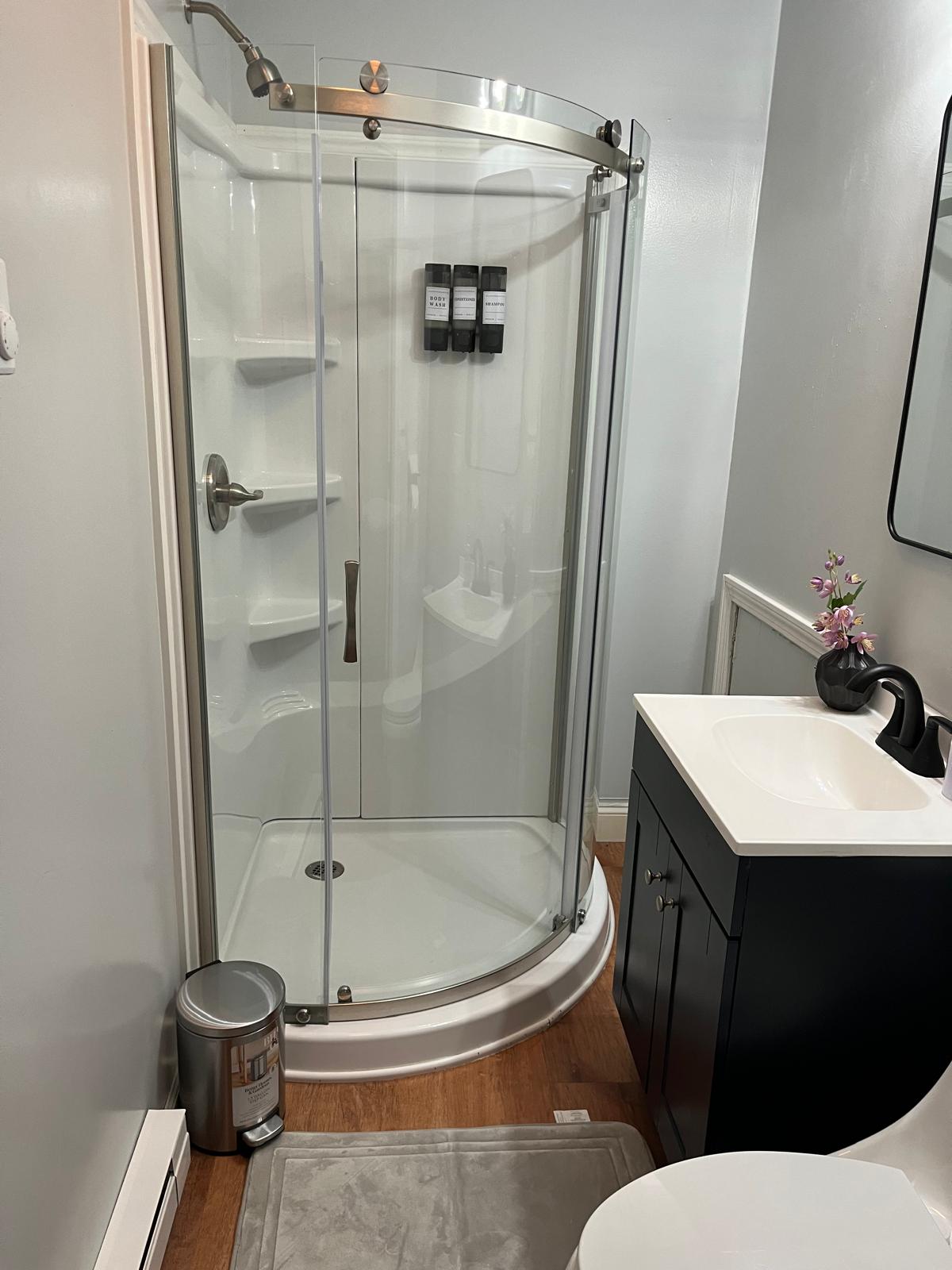 Elegant West Side 3BR unit w/ King Suite - Image 10