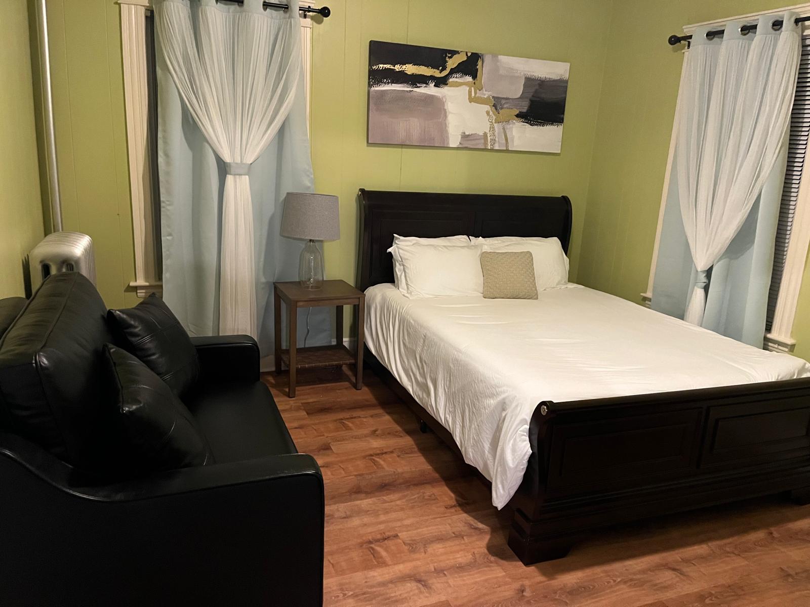 Elegant West Side 3BR unit w/ King Suite - Image 13